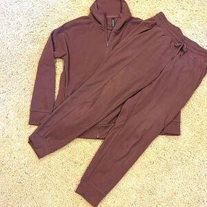 Women’s jogger set. Top size M, Bottoms size S